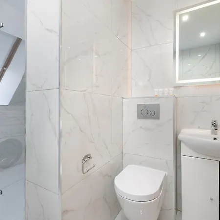 Elegant Two-story Turystyczna In With Balcony By Renters *